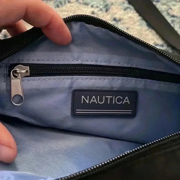 Nautica seas the day black fanny pack or Crossbody bag recycled materials NWT - Picture 4 of 8